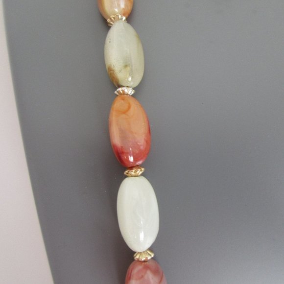 VINTAGE FAUX AMBER JADE STONE WITH GOLD BEADS STRAND NECKLACE 29" L, Never worn - Picture 4 of 6